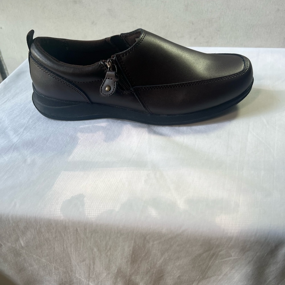Elegant Brown Leather Loafers